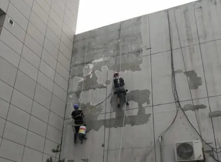 奎屯楼顶漏水维修公司分享下奎屯外墙防水的注意事项